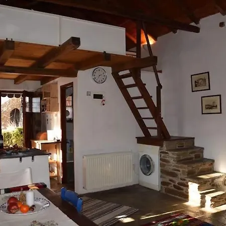 Traditional Greek Cabană Palaiokastron (Macedonia)