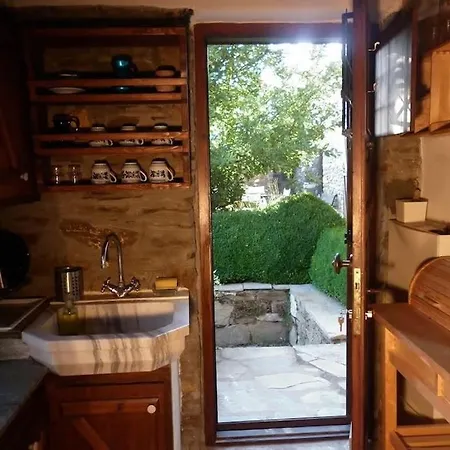 Lodge Traditional Greek *