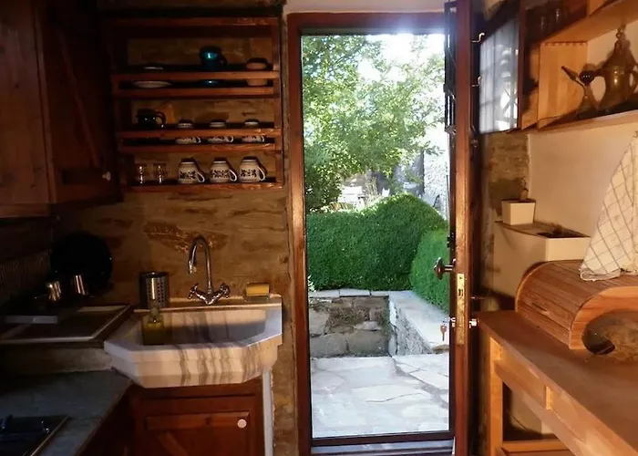 Lodge Traditional Greek *